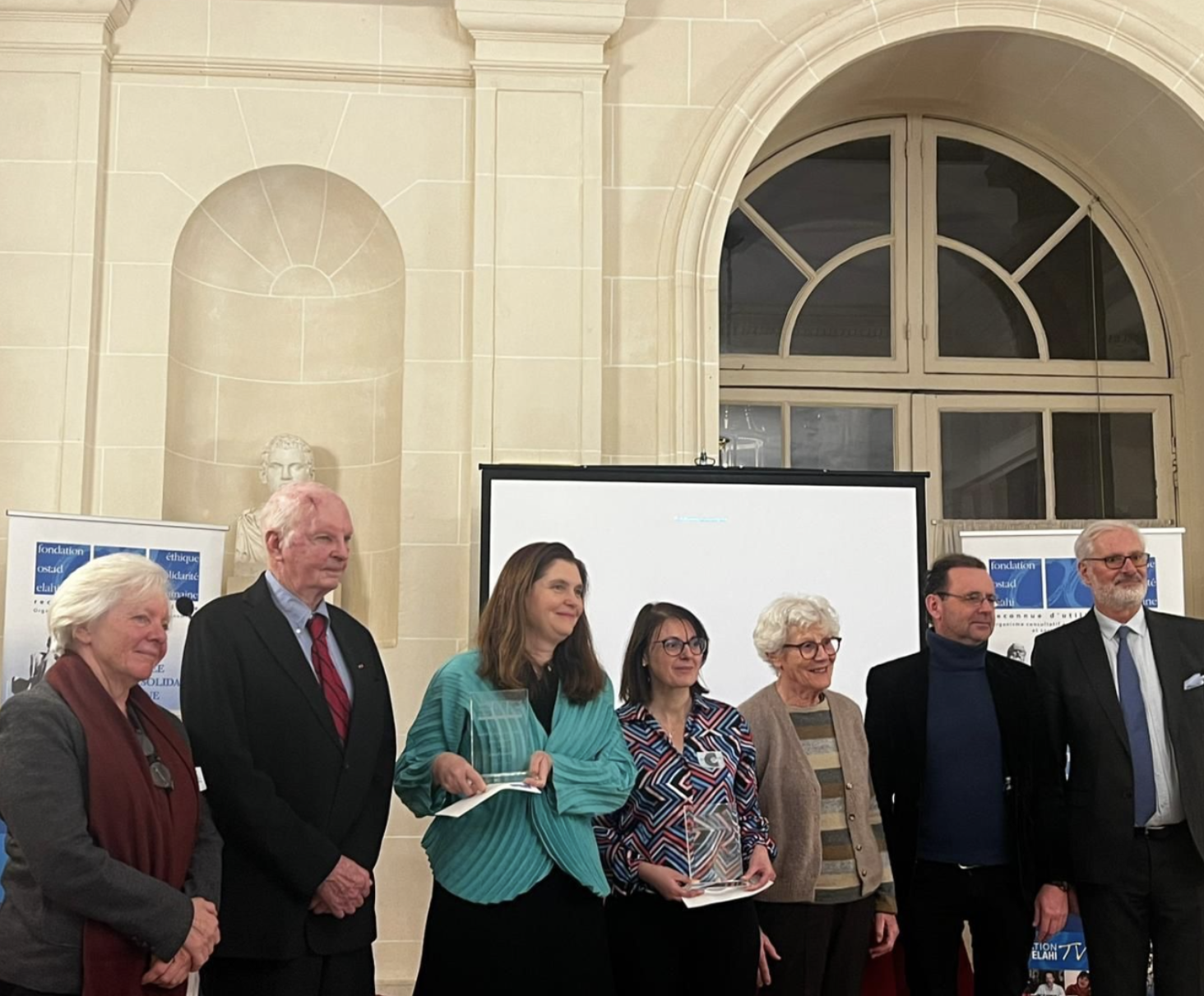 Les laur&eacute;ates et des membres du jury